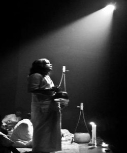 কি সন্ধানে যাই সেখানে মনের মানুষ যেখানে।